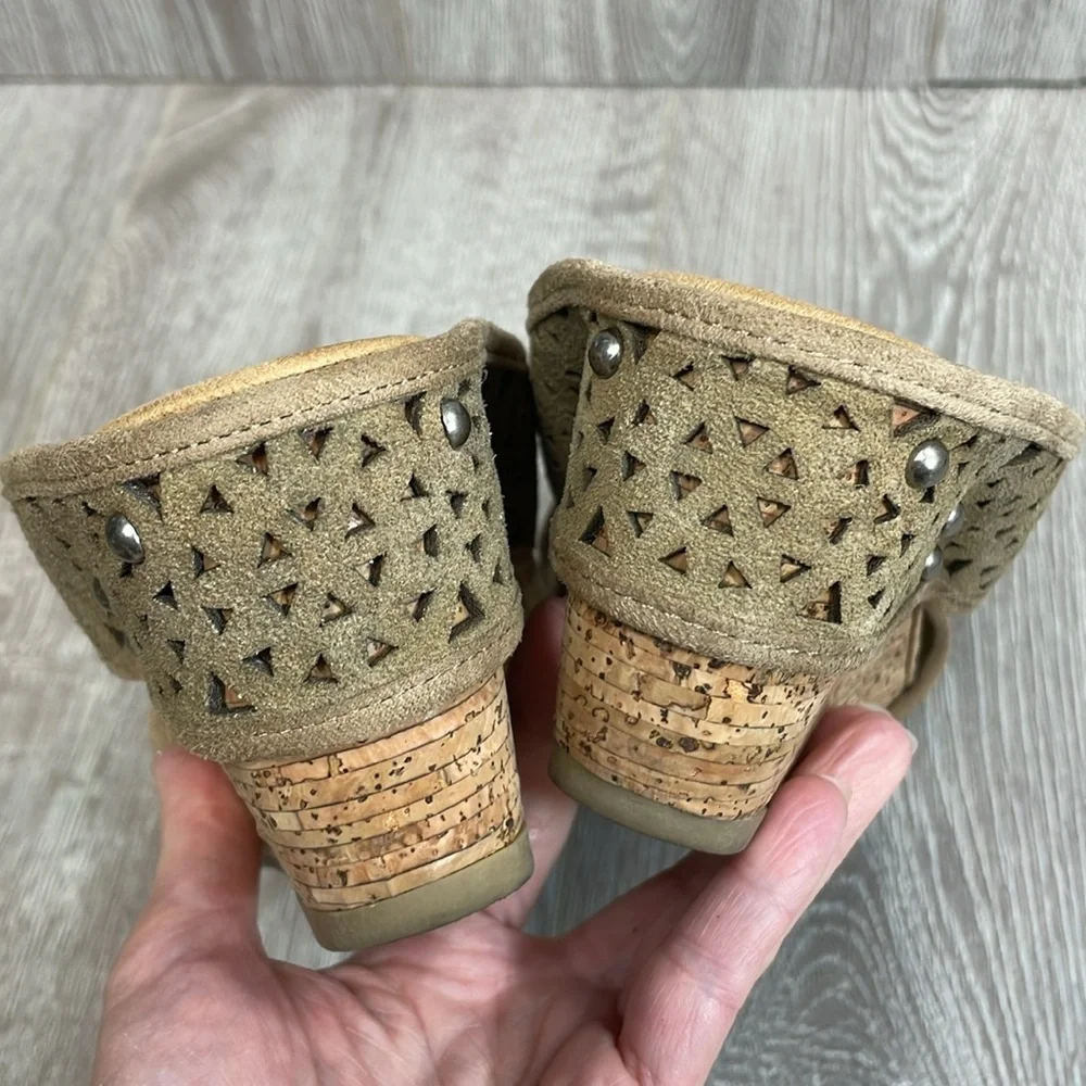 Minnetonka Lainey Laser Cut Suede Leather Cork Wedge Sandal Tan 9